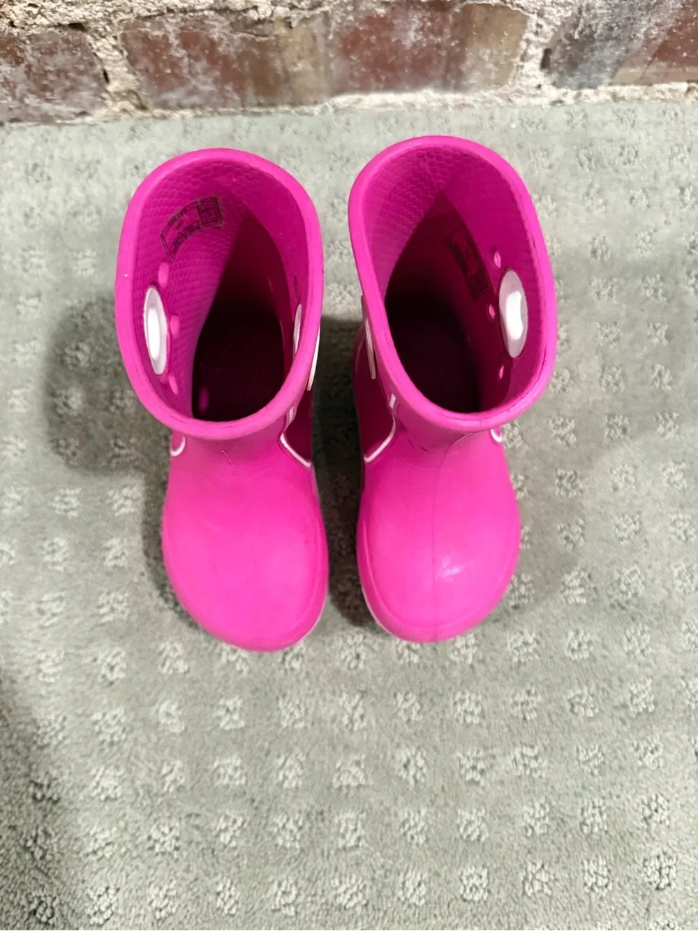 CROCS bright hot